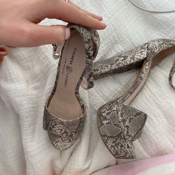 Chinese Laundry Platform Snakeskin Heels - Picture 2 of 4